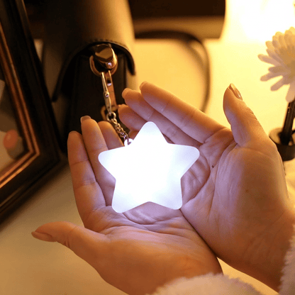 💗🌙 Berührungsempfindlicher USB-Aufladbarer LED-Anhänger – Perfekter Begleiter für Abenteuer & Gemütlichkeit! ✨🌟