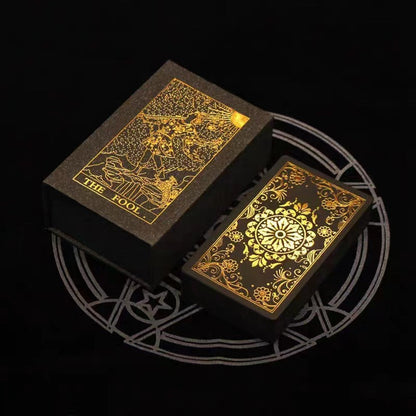 Witchy Cauldron Roségold-Tarotkarten mit Begleitbuch Wasserdichtes, knitterfreies Folien-Tarotkartenspiel für Anfänger Enthält Chakren, Planeten, Sternzeichen, Elemente und Affirmationen