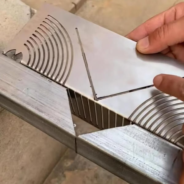 🔥HEISSER VERKAUF 50% RABATT🏆 Quadratischer 90°-Winkelmarkierungslineal aus Edelstahl