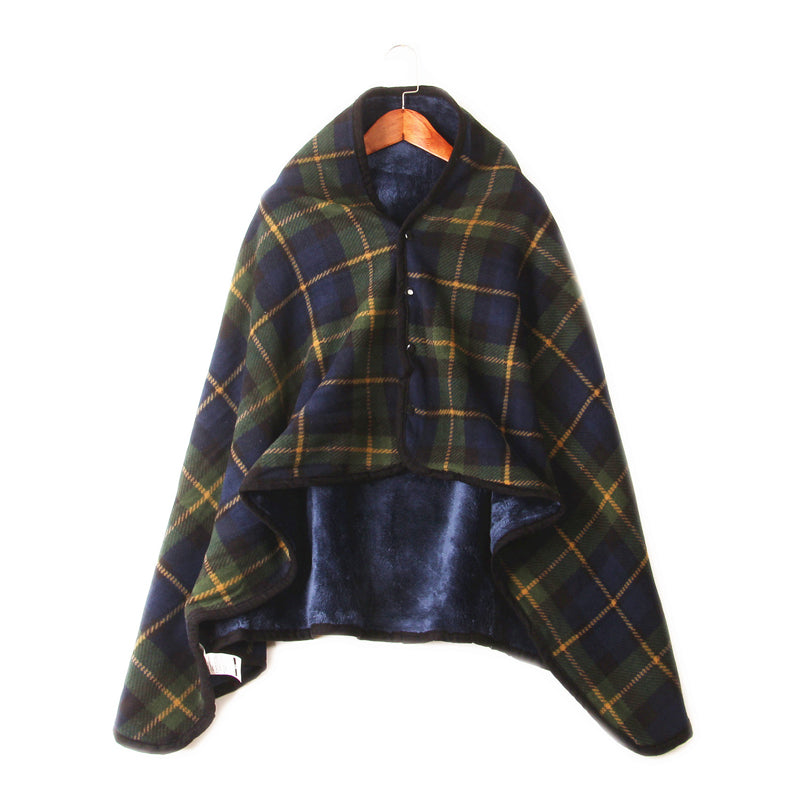 Trendiger, karierter, dicker Deckenponcho