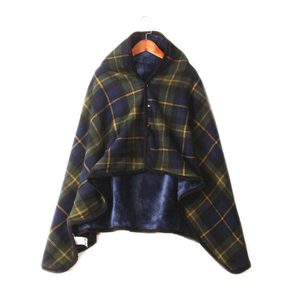 Trendiger, karierter, dicker Deckenponcho