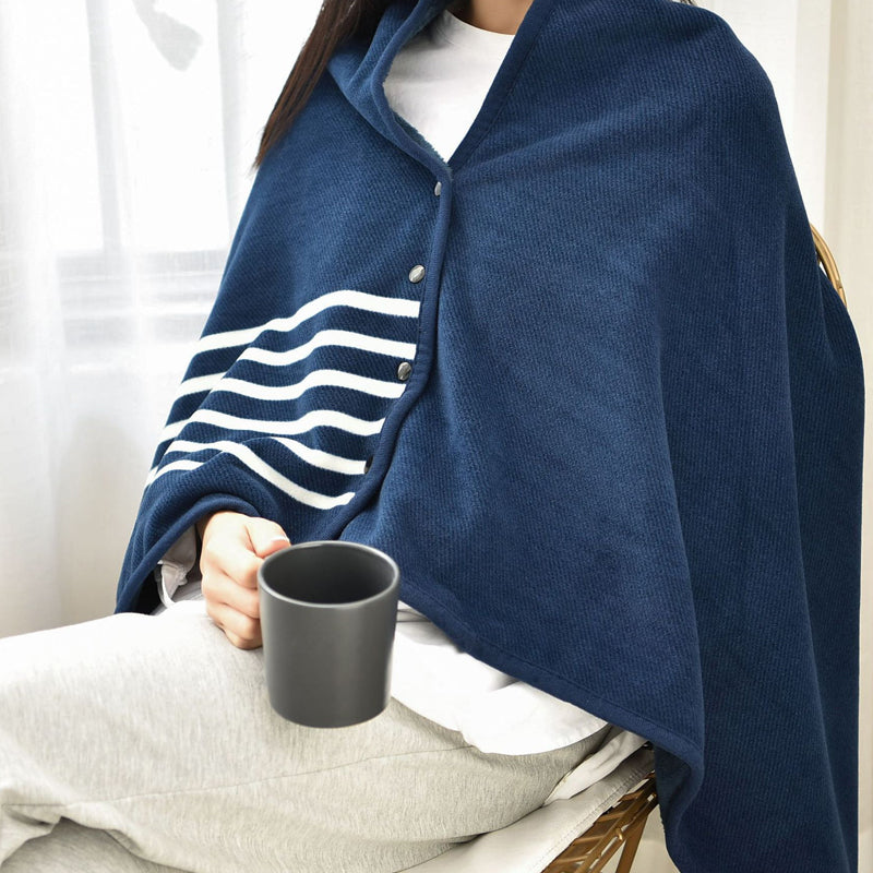 Trendiger, karierter, dicker Deckenponcho
