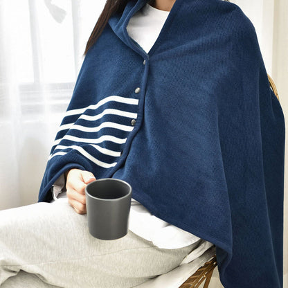 Trendiger, karierter, dicker Deckenponcho