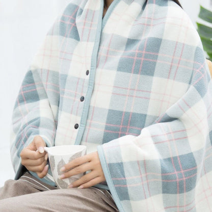 Trendiger, karierter, dicker Deckenponcho