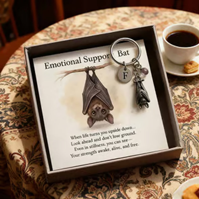 ✨Black Friday 50 % Rabatt!🦇Emotionaler Unterstützungs-Fledermaus-Schlüsselanhänger mit Grußkarte