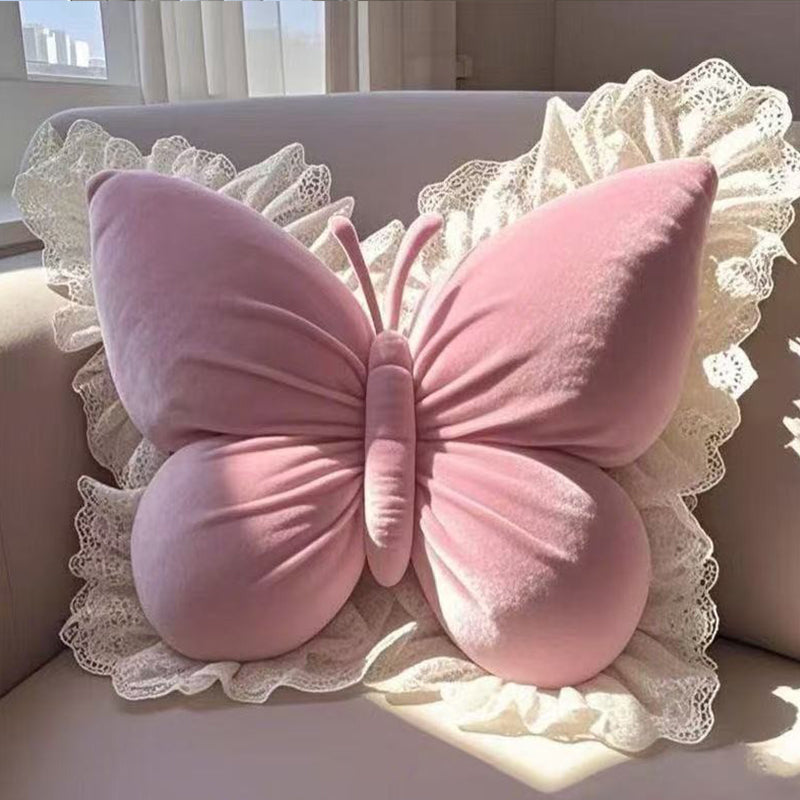 Elegantes Zierkissen in Schmetterlingsform mit Spitzenborte