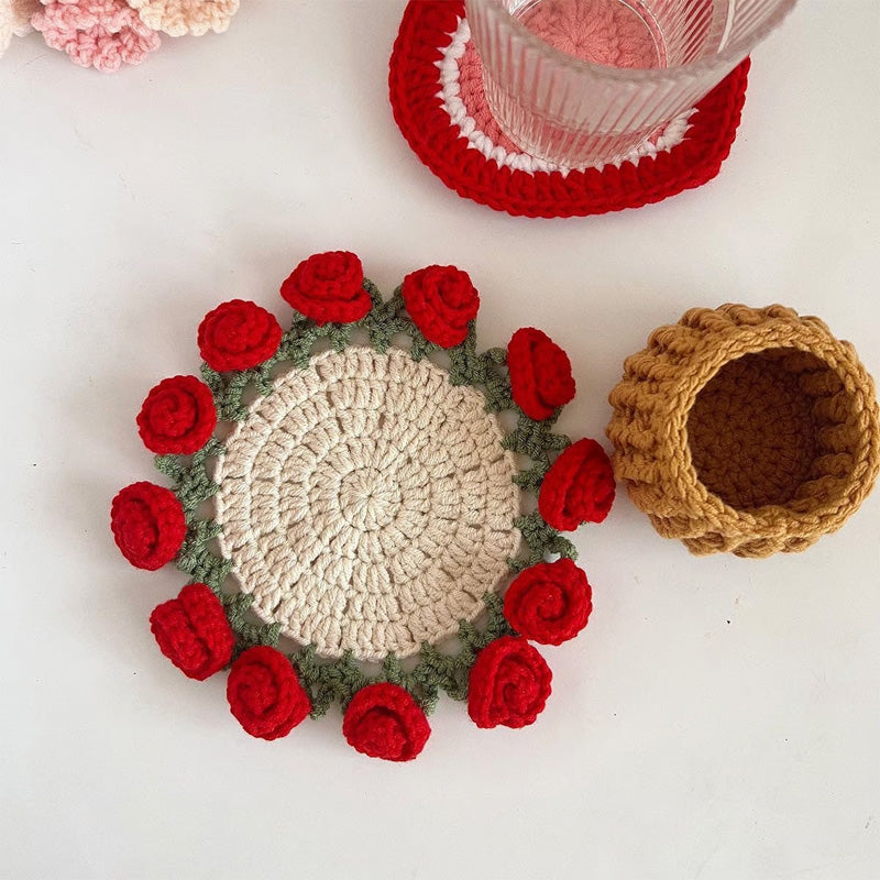Handgefertigte Untersetzer aus Garn mit Blumenmuster