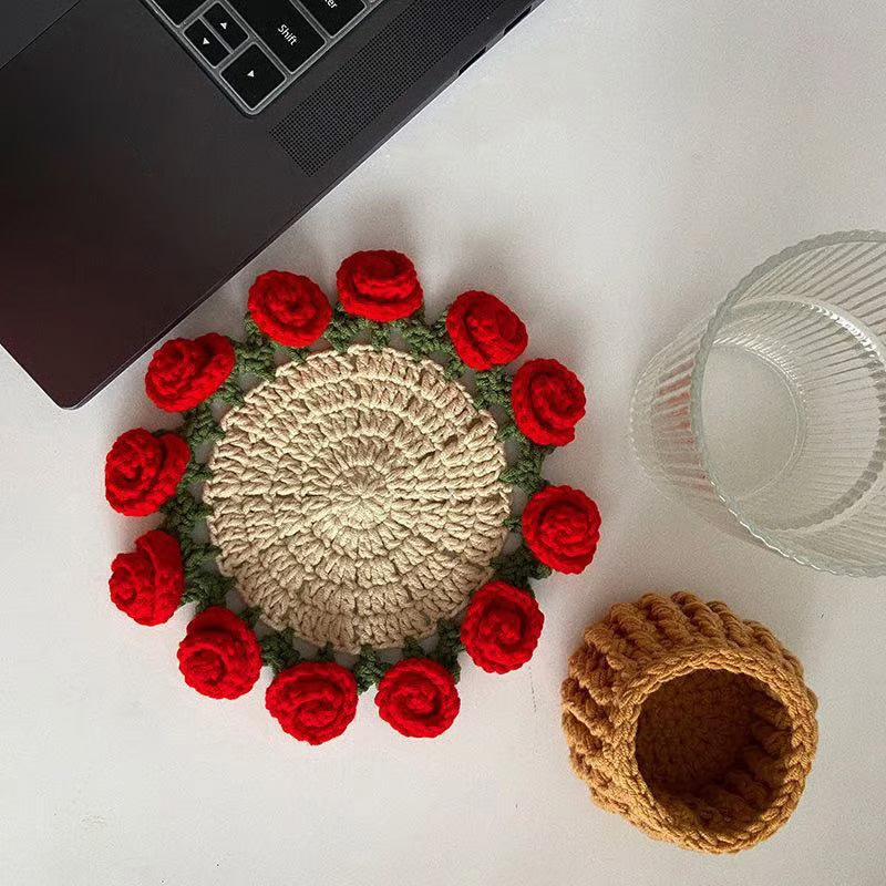 Handgefertigte Untersetzer aus Garn mit Blumenmuster