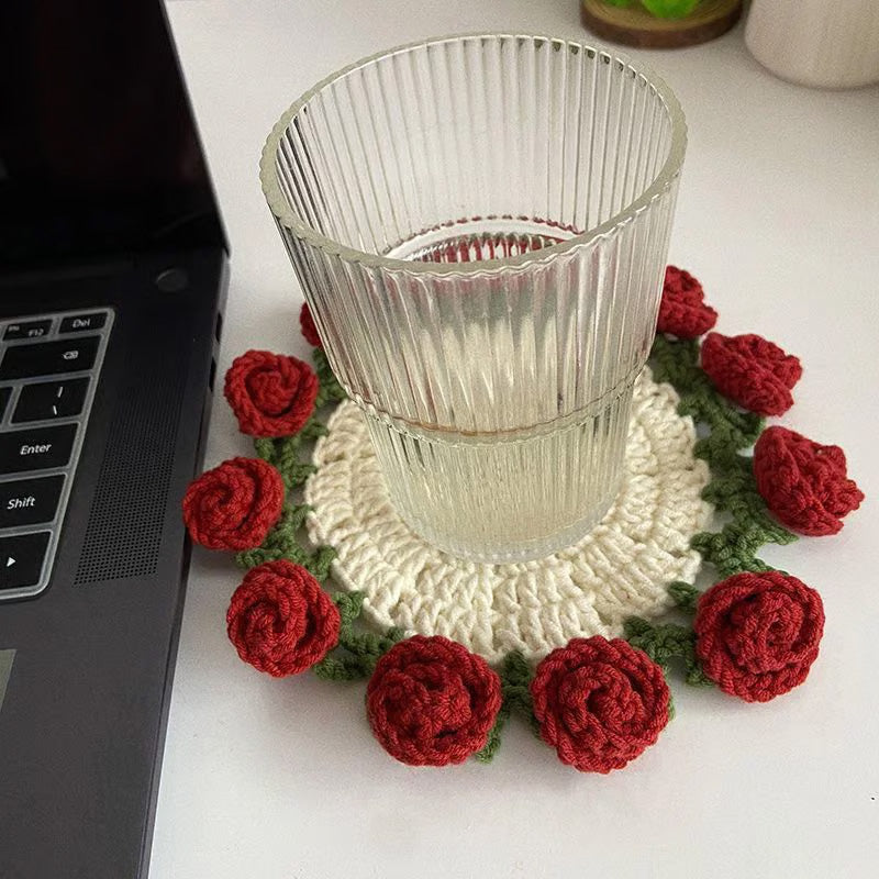 Handgefertigte Untersetzer aus Garn mit Blumenmuster