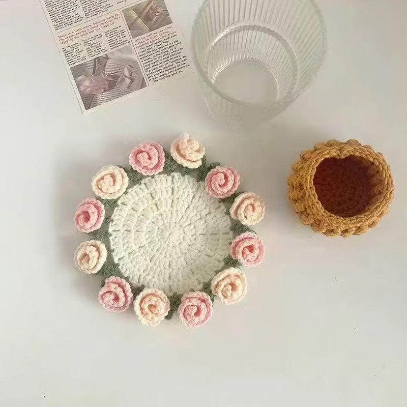 Handgefertigte Untersetzer aus Garn mit Blumenmuster