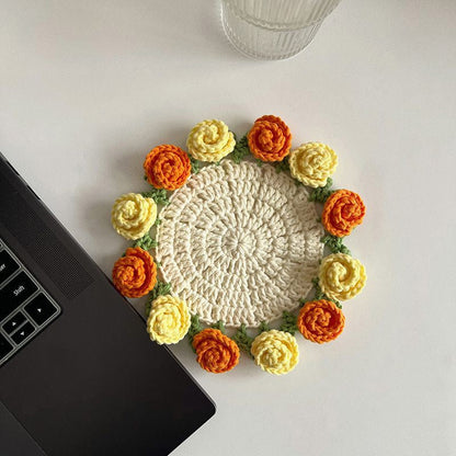 Handgefertigte Untersetzer aus Garn mit Blumenmuster