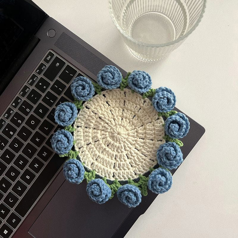 Handgefertigte Untersetzer aus Garn mit Blumenmuster
