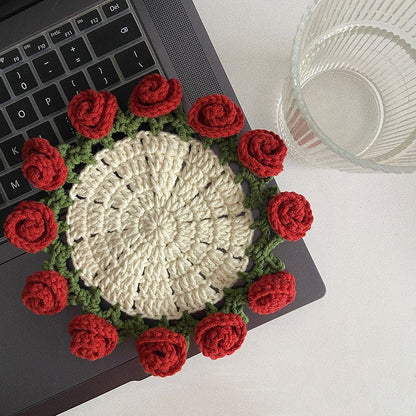 Handgefertigte Untersetzer aus Garn mit Blumenmuster