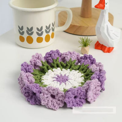Handgefertigte Untersetzer aus Garn mit Blumenmuster