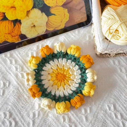 Handgefertigte Untersetzer aus Garn mit Blumenmuster