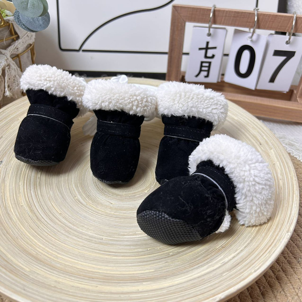 Warme Winterhundeschuhe mit weichem Plüschfutter